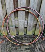 2x Hoelahoep, Ophalen