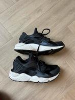 Nike Huarache valt als maat 38, Nike, Ophalen of Verzenden, Zo goed als nieuw, Sneakers of Gympen