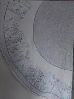Vintage tafelkleed rond., Huis en Inrichting, Tafelkleden, Ophalen of Verzenden, Rond