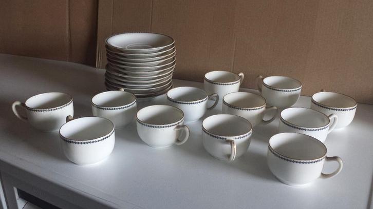 12 mokkakopjes en schoteltjes porselein, Antiek en Kunst, Antiek | Porselein, Ophalen of Verzenden