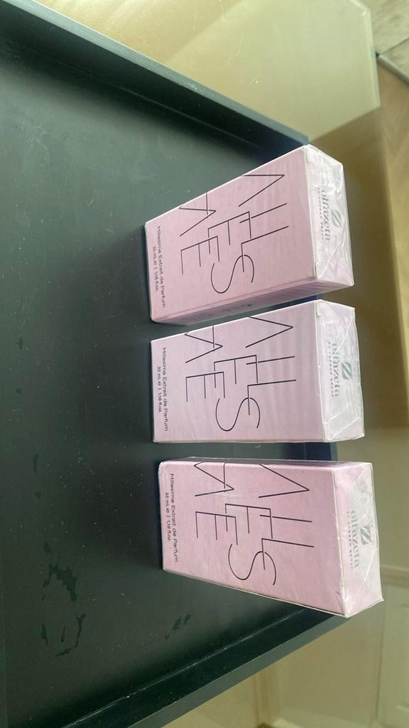 Te koop parfum, Sieraden, Tassen en Uiterlijk, Uiterlijk | Parfum, Nieuw, Ophalen of Verzenden