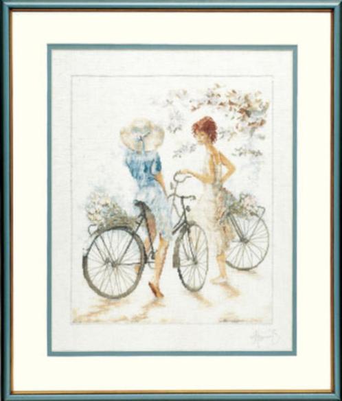 Borduurpakket meisjes op de fiets PN0007949 33788, Hobby en Vrije tijd, Borduren en Borduurmachines, Nieuw, Borduurpakket, Handborduren