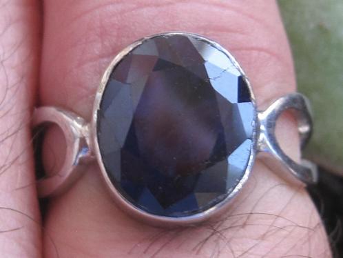 Saffier 6 krt %100 natuurlijk circa 1970 zeldzaam, Sieraden, Tassen en Uiterlijk, Ringen, Zo goed als nieuw, Dame of Heer, 17 tot 18