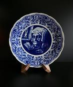 Groot BOCH wandbord sierbord Oude vrouw leest boek 40cm -LS, Antiek en Kunst, Ophalen