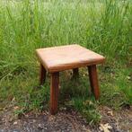 Vierkant eikenhouten krukje, Gebruikt, Ophalen of Verzenden, Onbekend, Hout