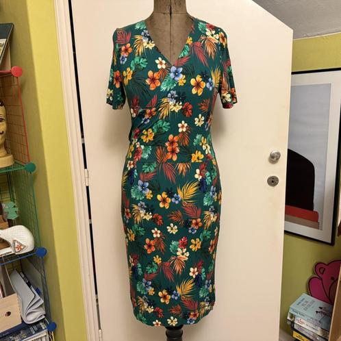 IEZ! kleurrijk gebloemde jurk Mt L=38-40 ZGAN!, Kleding | Dames, Jurken, Zo goed als nieuw, Maat 38/40 (M), Overige kleuren, Knielengte