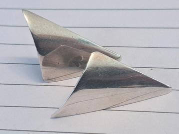 Zilveren oorbellen driehoek beschikbaar voor biedingen