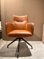 Van €2500,- voor€1250,- Eetkamerstoelen Hailey showroommodel, Ophalen, Bruin, Leer, Vier