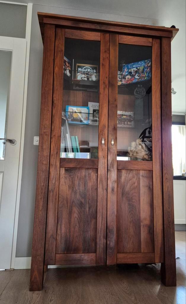 Meubelserie massief hout (geolied noten). 2 kasten, 1 tafel, Huis en Inrichting, Kasten | Vitrinekasten, Zo goed als nieuw, Minder dan 100 cm