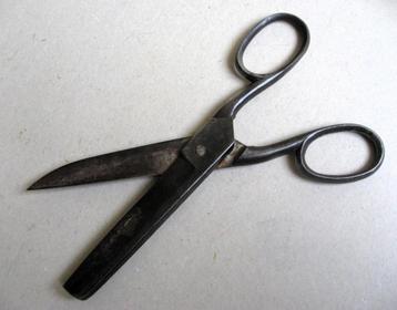 Antieke kleermakersschaar met stompe punt, Klophaus beschikbaar voor biedingen