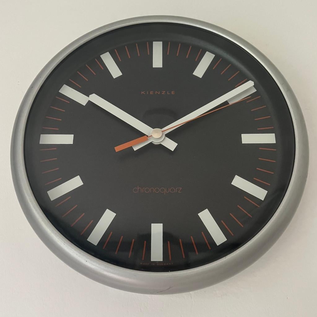 Vintage schoolklok retro space age wandklok Kienzle MCM, Huis en Inrichting, Ophalen of Verzenden, Zo goed als nieuw, Analoog
