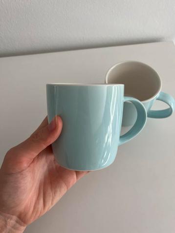 2 Lichtblauwe Theemokken beschikbaar voor biedingen