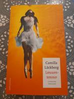 boek camillia lackberg - leeuwentemmer, Ophalen of Verzenden, Gelezen