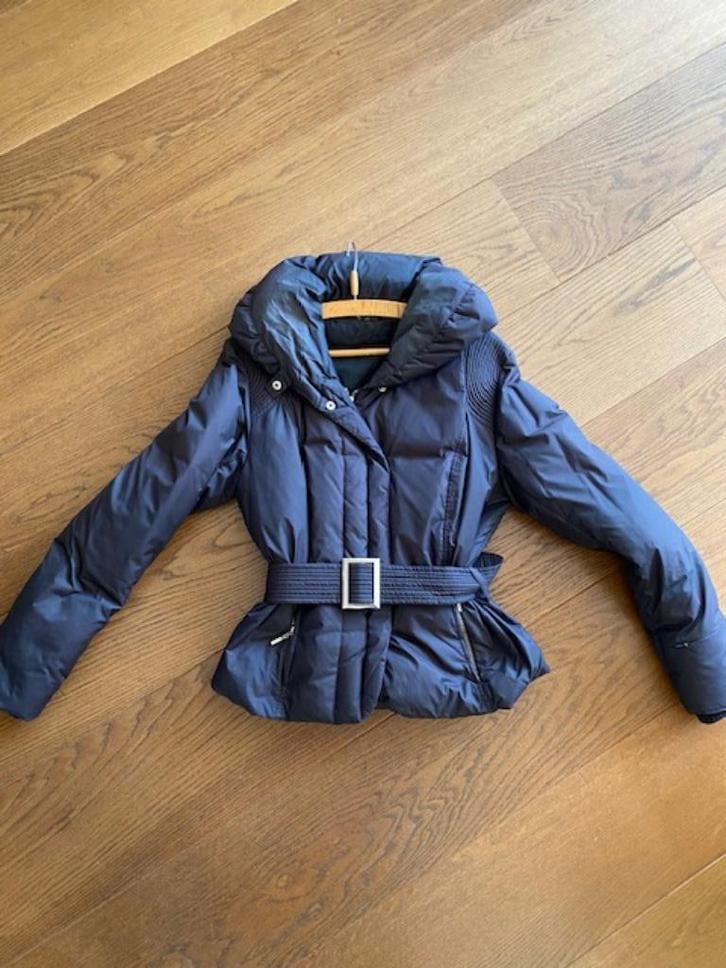 Korte zwarte dameswinterjas maat 40, Kleding | Dames, Jassen | Winter, Gedragen, Maat 38/40 (M), Zwart, Ophalen of Verzenden