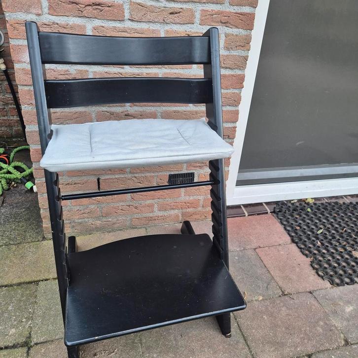 Stokke Tripp Trapp Zwart - Meegroeistoel, Kinderen en Baby's, Kinderstoelen, Gebruikt, Meegroeistoel, Gordel(s), Stoelverkleiner
