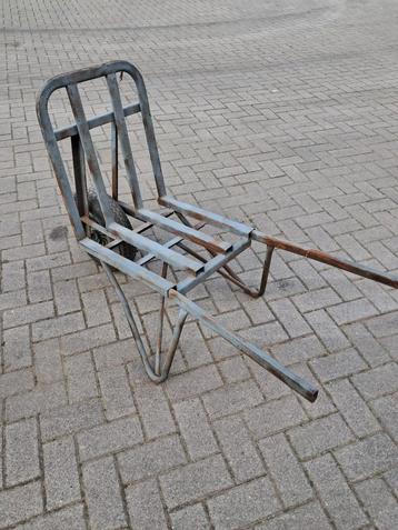 stenen kruiwagen beschikbaar voor biedingen