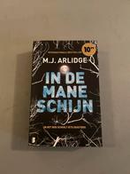 In de maneschijn - M.J. Arlidge, Boeken, Ophalen of Verzenden, Zo goed als nieuw, Nederland