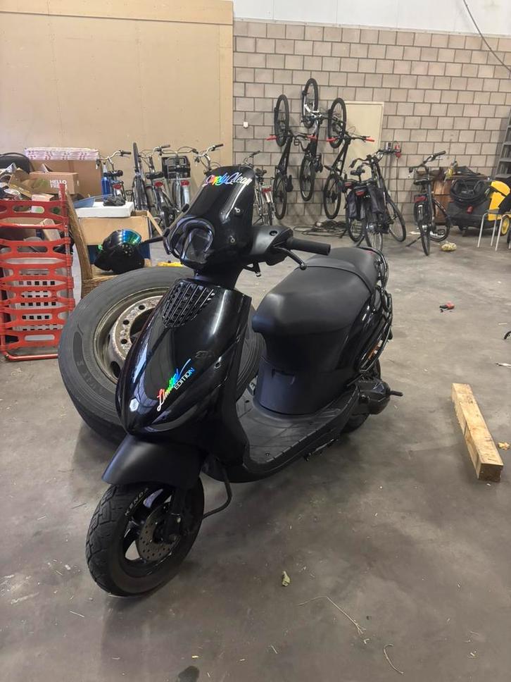 Piaggio zip 125cc brom, Fietsen en Brommers, Scooters | Piaggio, Zo goed als nieuw, Zip, Tweetakt, Verzenden