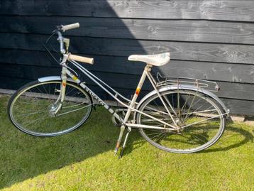 Vintage Peugot fiets beschikbaar voor biedingen