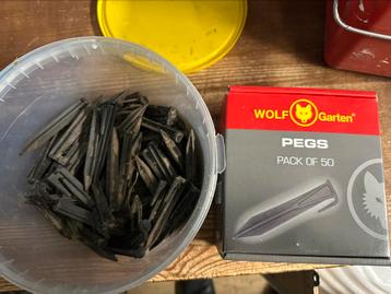 Serie Pegs voor robotmaaier lijn. (Grondpennen) beschikbaar voor biedingen