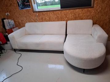 Moderne crème hoekbank nieuwstaat beschikbaar voor biedingen