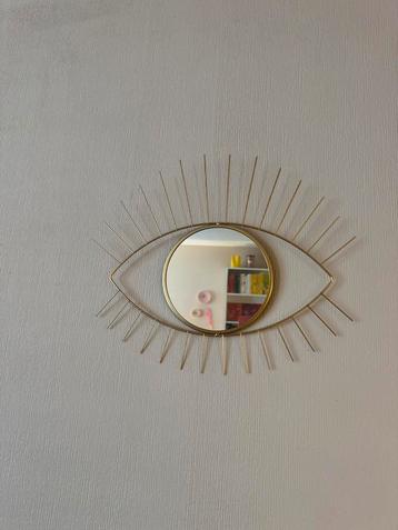 Xenos spiegel oog beschikbaar voor biedingen