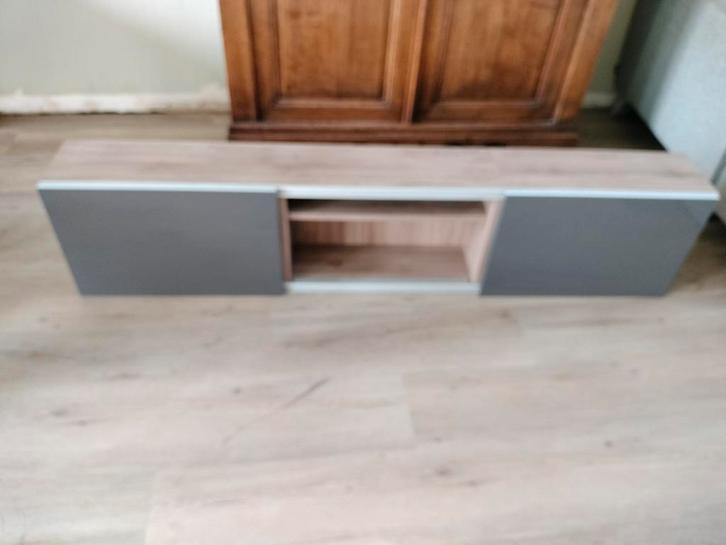 Ikea  tv meubel  Zwevend.  Bestâ  180/120 x 23 x 39 cm, Huis en Inrichting, Kasten | Televisiemeubels, Zo goed als nieuw, Minder dan 100 cm
