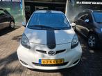 Toyota Aygo 1.0-12V Xcite White | 2E EIGENAAR | 12MND GARANT, Voorwielaandrijving, Gebruikt, 4 stoelen, Leder en Stof