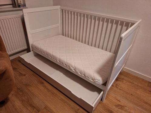 Bed Petite Amelie 140x70, Kinderen en Baby's, Kinderkamer | Bedden, Gebruikt, 140 tot 160 cm, 70 tot 85 cm, Matras, Ophalen