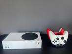xbox series s met 2 controllers en oplaadstation, Spelcomputers en Games, Spelcomputers | Xbox Series X en S, Ophalen, Zo goed als nieuw
