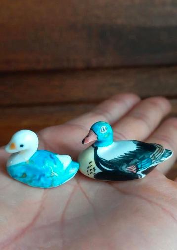 Set van 2 miniatuur vintage keramische beeldjes eend   beschikbaar voor biedingen