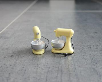Staande mixer met kom keuken miniatuur nieuw 1:12 Geel beschikbaar voor biedingen