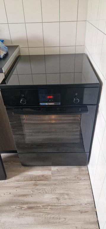 Bosch inductie fornuis met oven, niet tot nauwlijks gebruikt beschikbaar voor biedingen