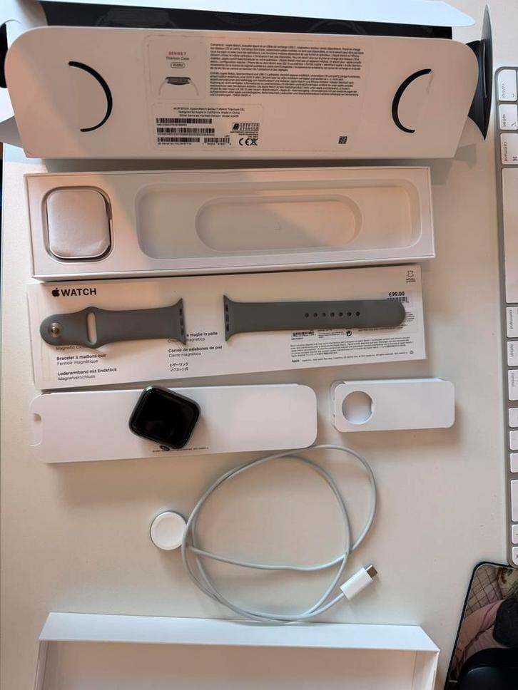 Apple Watch 7 Titanium, Sieraden, Tassen en Uiterlijk, Smartwatches, Gebruikt, iOS, Grijs, Afstand, Calorieverbanding, Conditie