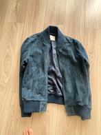 Sandro Suède Jasje Blauw L, Ophalen of Verzenden, Zo goed als nieuw, Overige maten, Blauw