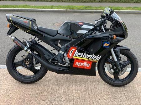 Gezocht! Aprilia rs 50 rs50 Max Biaggi replica Extrema, Fietsen en Brommers, Brommers | Oldtimers, Overige merken, Ophalen