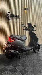 Piaggio Zip SP | Full Exclusive | Carbon | LED, Maximaal 45 km/u, Zip, Zo goed als nieuw, Benzine