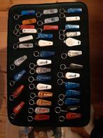 37 sleutelhangers fluitjes zaklampen, Verzamelen, Ophalen of Verzenden