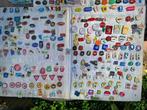 Heel veel Pins + map verzameling., Ophalen, Zo goed als nieuw, Overige onderwerpen, Speldje of Pin