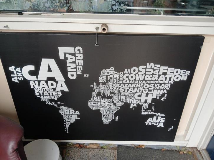 Wereldkaart Print - Steden en Landen 114 x 80 cm, Huis en Inrichting, Woonaccessoires | Schilderijen, Tekeningen en Foto's, Zo goed als nieuw