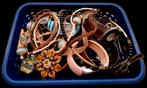 DOOS VOL VINTAGE SIERADEN 24 STUKS, Sieraden, Tassen en Uiterlijk, Overige materialen, Gebruikt, Overige kleuren, Ophalen of Verzenden