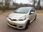 Toyota Aygo 1.0 12V Vvt-i 5DRS AIRCO NWE KOPPELING NWE APK!!, Voorwielaandrijving, Bruin, 4 stoelen, Leder en Stof
