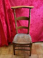 Oude houten bidstoel met biezen zitting, Ophalen