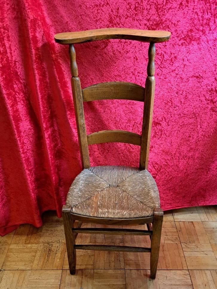 Oude houten bidstoel met biezen zitting, Antiek en Kunst, Antiek | Meubels | Stoelen en Banken, Ophalen