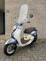 Sym Mio Snor - Nieuwstaat - 1.600km, Fietsen en Brommers, Brommeronderdelen | Snorfietsen, Ophalen of Verzenden, Nieuw, Overige typen