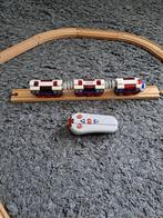 Elektrische trein op houten rails., Kinderen en Baby's, Speelgoed | Houten speelgoed, Ophalen of Verzenden, Zo goed als nieuw