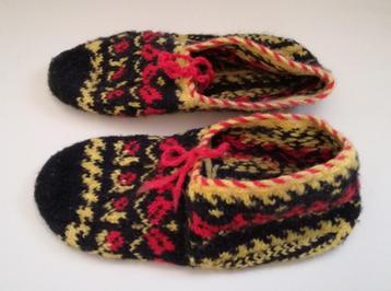 Hand gebreide wollen dames schoen slippers rood, geel, zwart beschikbaar voor biedingen