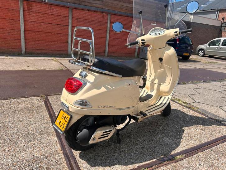 Vespa lx 50 4v 4 klepper brom kenteken, Fietsen en Brommers, Scooters | Vespa, Gebruikt, Vespa LX, Maximaal 45 km/u, Benzine, Ophalen of Verzenden