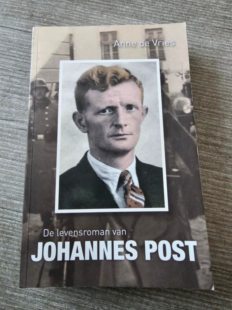 Johannes Post - Levensroman door Anne de Vries, Boeken, Ophalen of Verzenden, Gelezen, Anne de Vries, Politiek