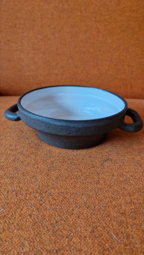 Lucie Q Bakker schaaltje met oren, bruin(diam. ruim 16,5 cm), Antiek en Kunst, Antiek | Keramiek en Aardewerk, Ophalen of Verzenden